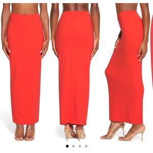 SKIMS fits everyone max skirt with invisible back zipper in RED (color poppy)